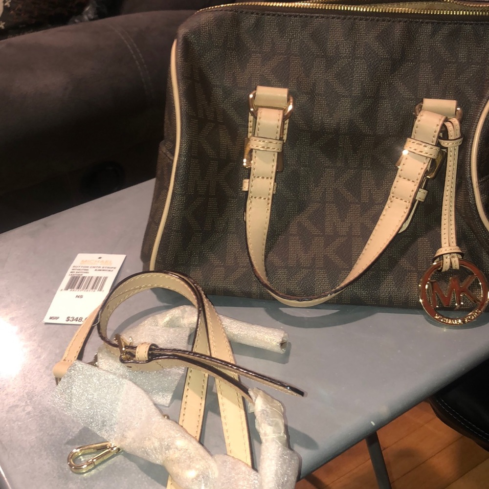 Michael kors logo satchel medium bag. With strap